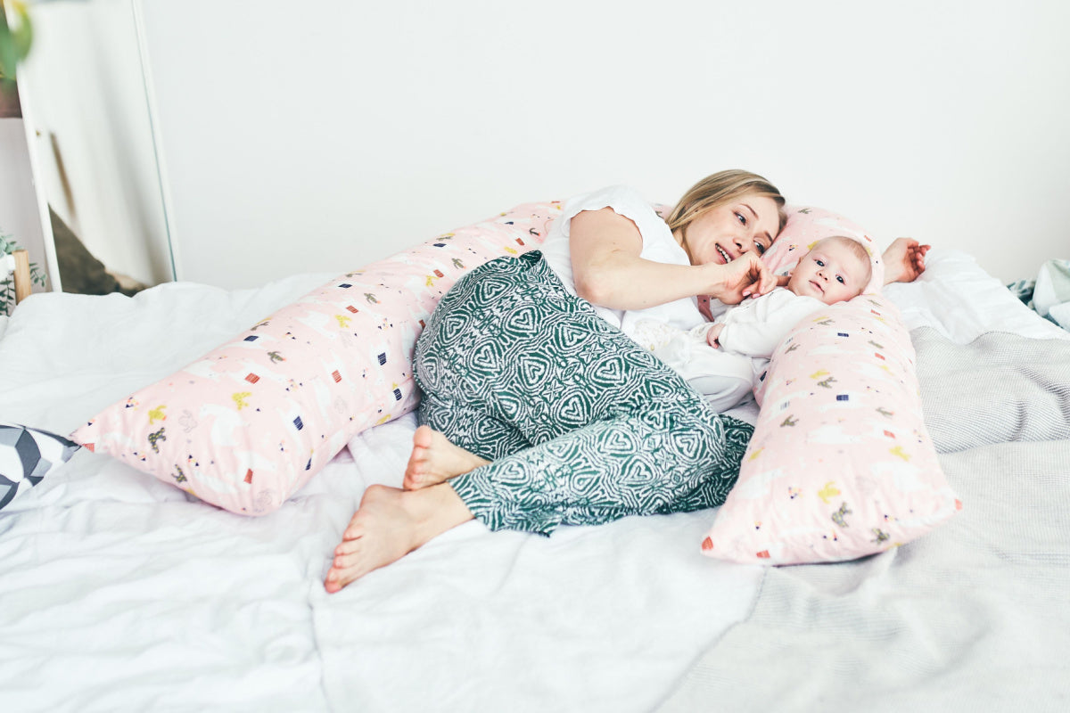 Dormir avec un coussin d’allaitement : tout ce qu’il faut savoir